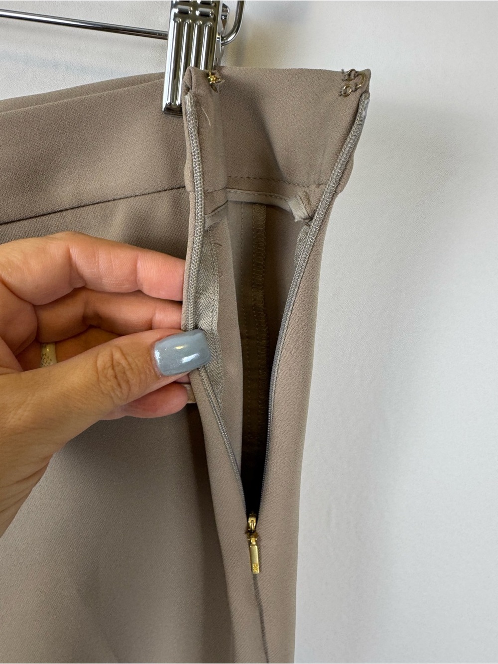 Donna Karan New York Taupe Stretch Dress Pants Women's Sz 8 Career Office - Picture 9 of 14